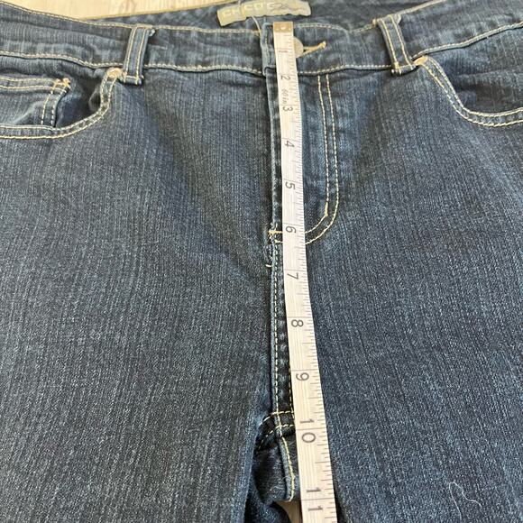 Chico's Platinum Dark Wash Bootcut Pocket Design Stretchy Comfy Cotton Jeans - Picture 6 of 10